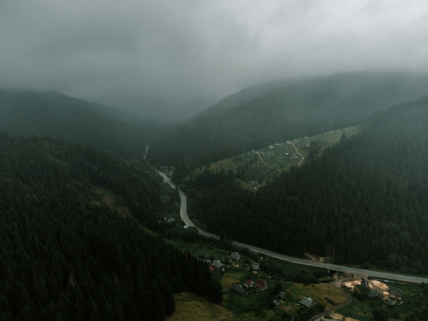 Таємниці кластичних дайок: Геологічні загадки Українських Карпат