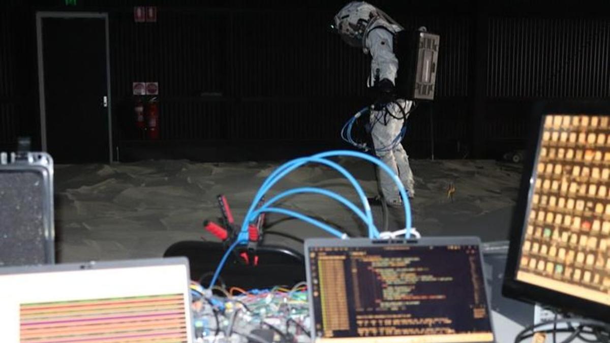 Екзокостюм з штучними мязами допоможе астронавтам на Місяці