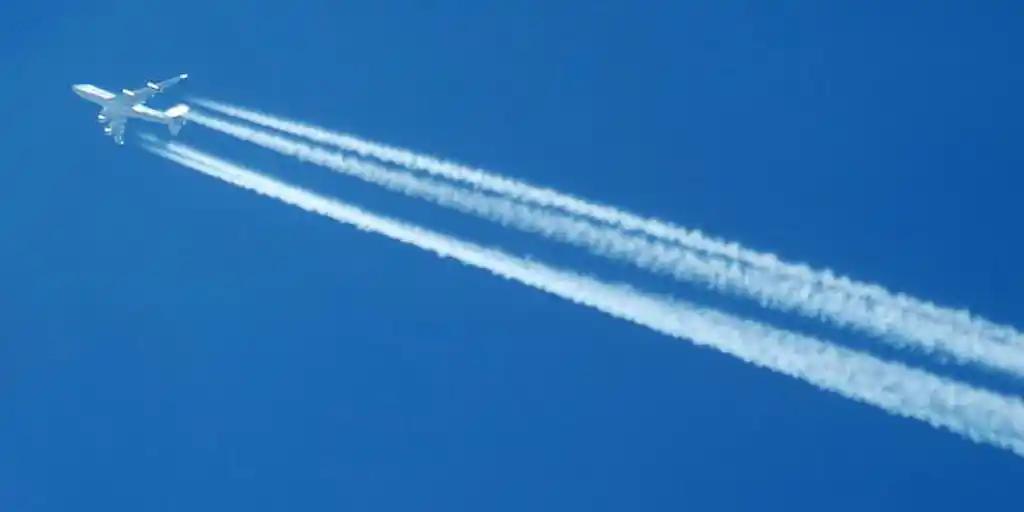 Інверсійні сліди літаків впливають на клімат більше, ніж вважали