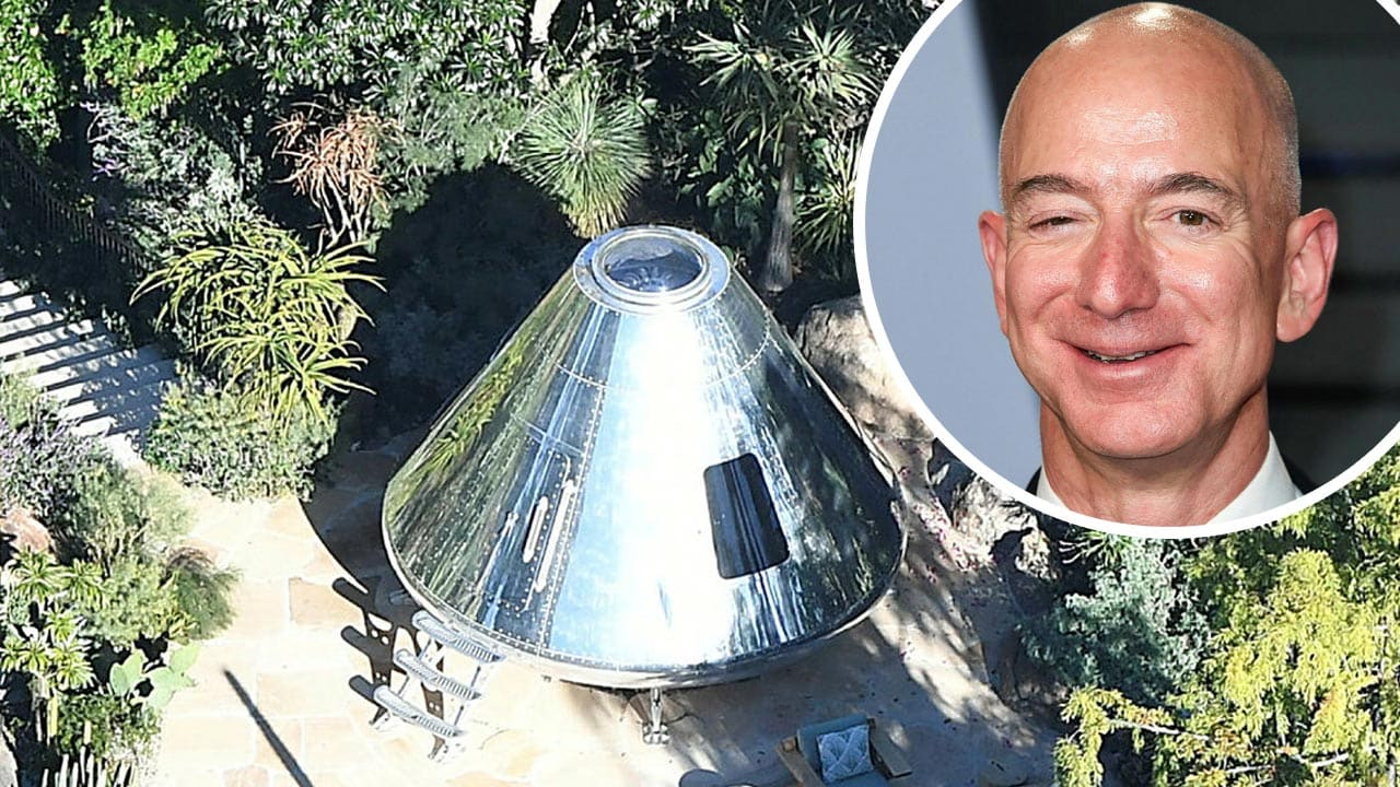 Джефф Безос побудував сауну у формі НЛО на своїй віллі
