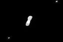 Новый снимок похожего на кость астероида разоблачил его спутников