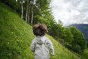 Времяпрепровождения среди деревьев связали с лучшим здоровьем мозга детей