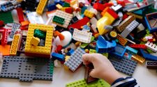 Ученые поощрили детей строить микроскоп с LEGO